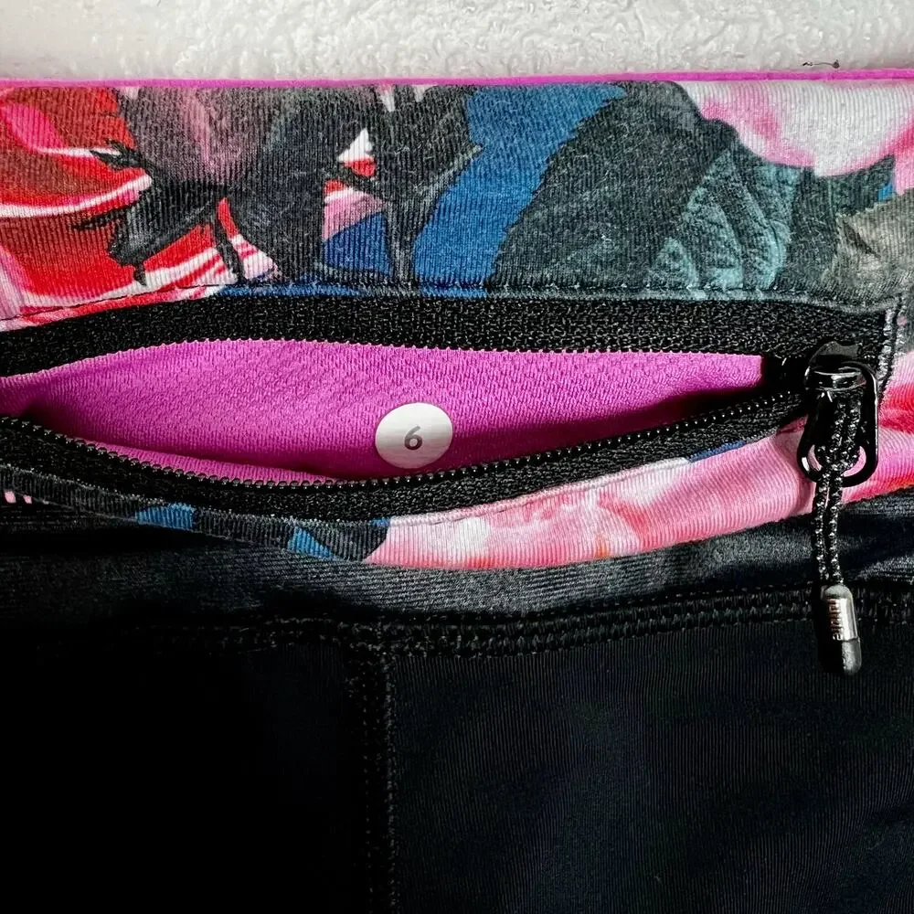 Lululemon Chase‎ Me Crop in Secret Garden Size 6